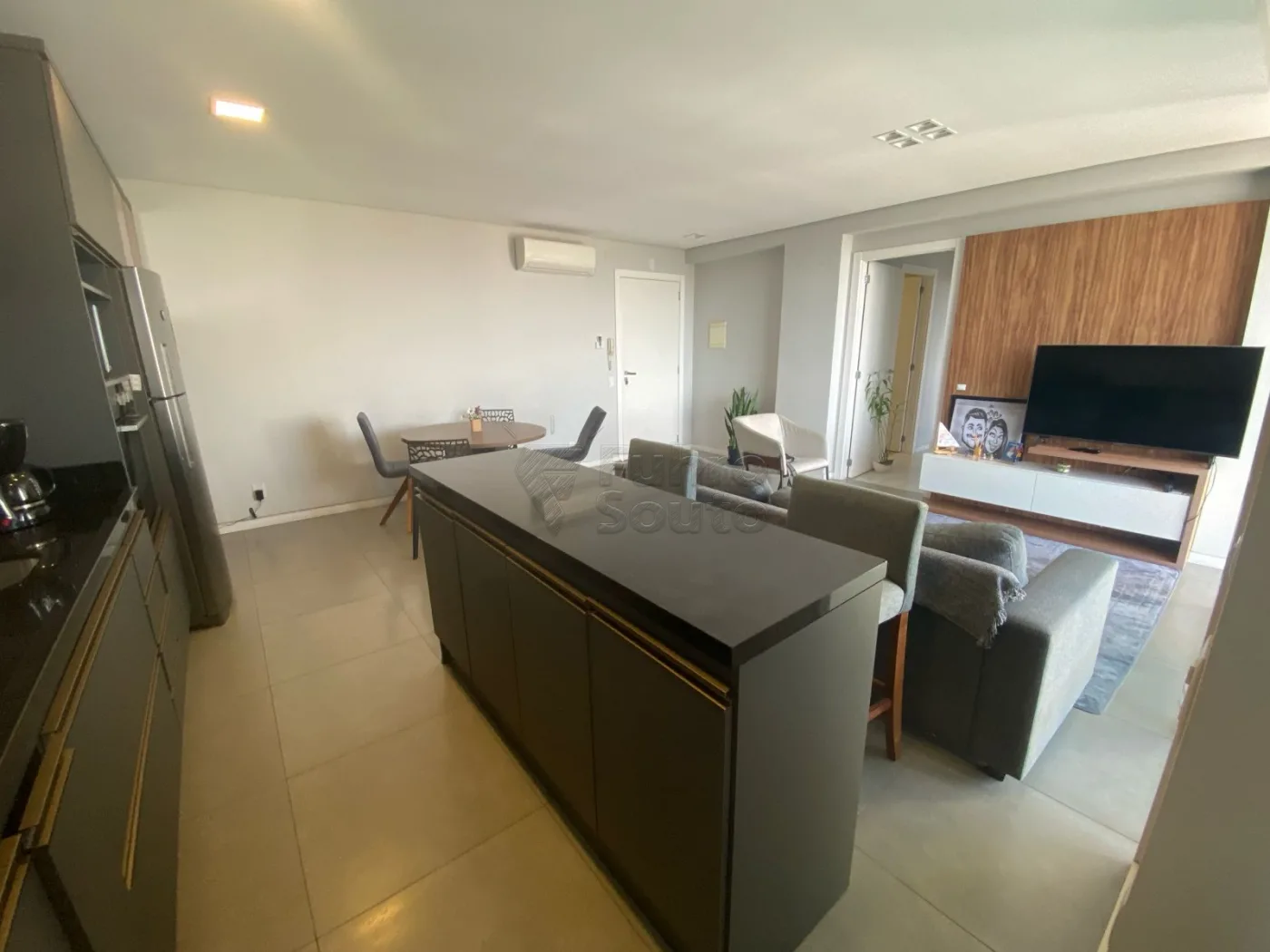 Comprar Apartamento / Padr&atilde;o em Pelotas R$ 690.000,00 - Foto 4