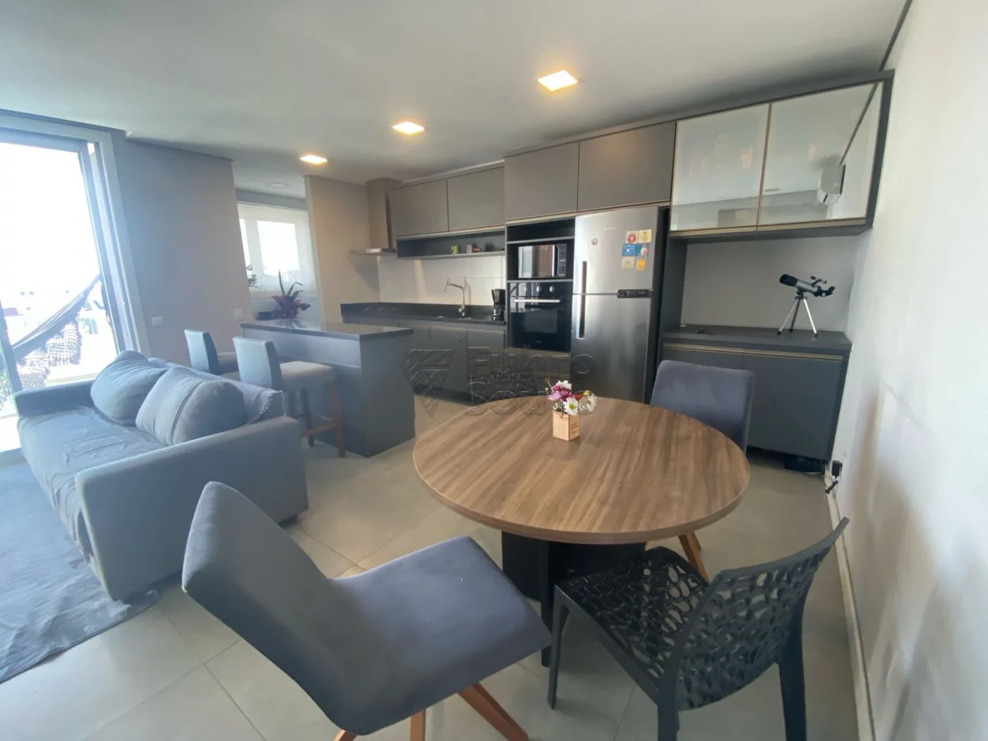 Comprar Apartamento / Padr&atilde;o em Pelotas R$ 690.000,00 - Foto 2