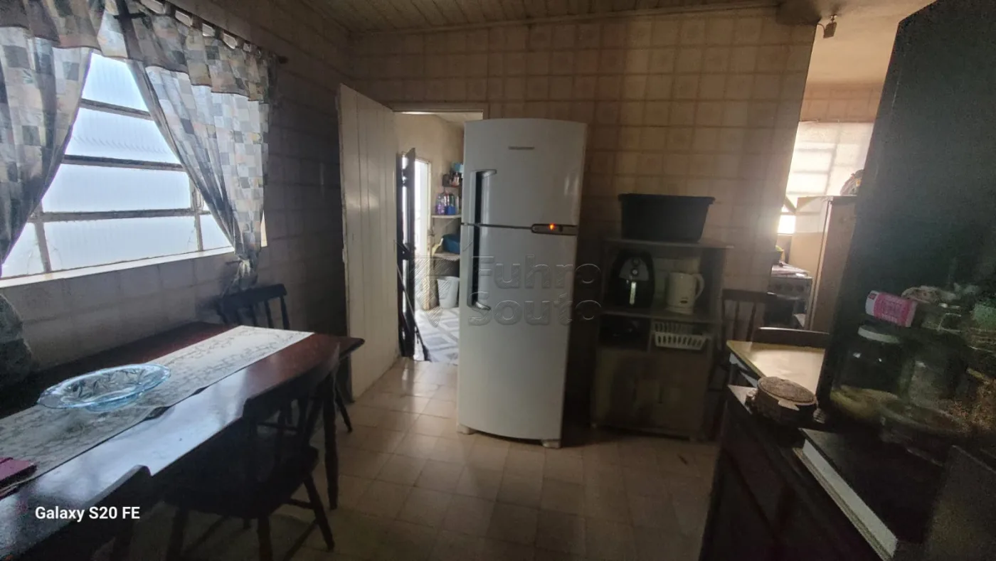 Comprar Casa / Padr&atilde;o em Pelotas R$ 510.000,00 - Foto 4