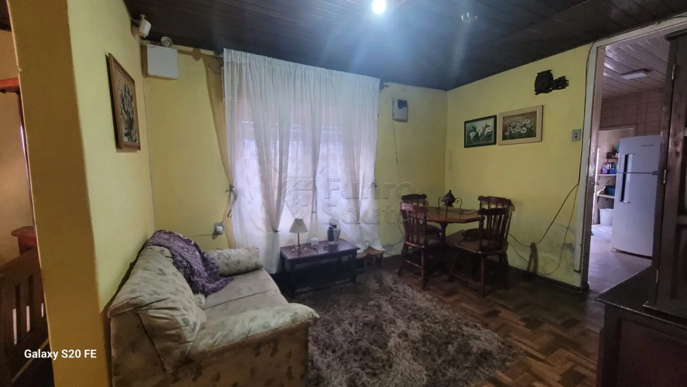 Comprar Casa / Padr&atilde;o em Pelotas R$ 510.000,00 - Foto 2
