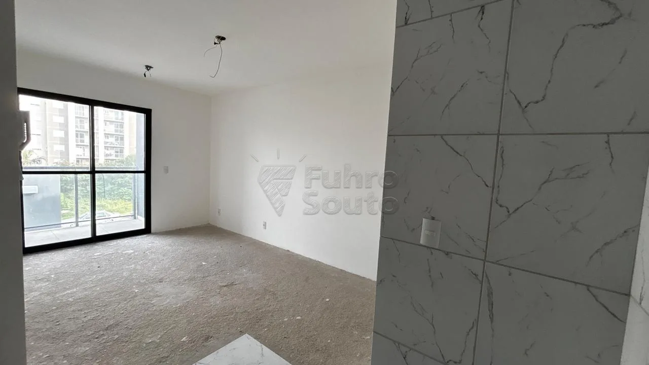 Comprar Apartamento / Padr&atilde;o em Pelotas R$ 299.900,00 - Foto 2