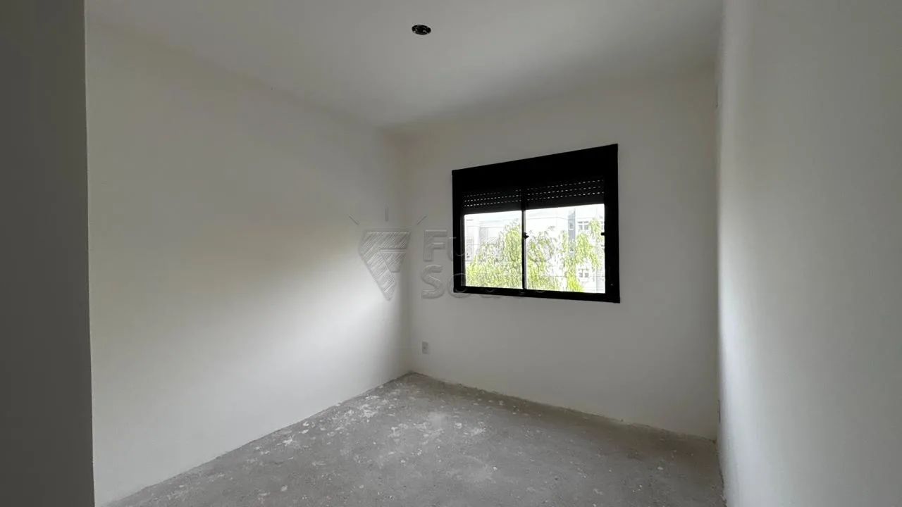 Comprar Apartamento / Padr&atilde;o em Pelotas R$ 299.900,00 - Foto 5