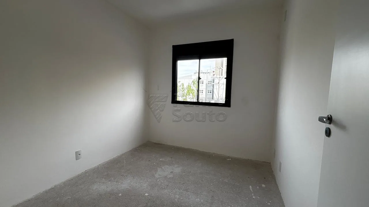 Comprar Apartamento / Padr&atilde;o em Pelotas R$ 299.900,00 - Foto 3