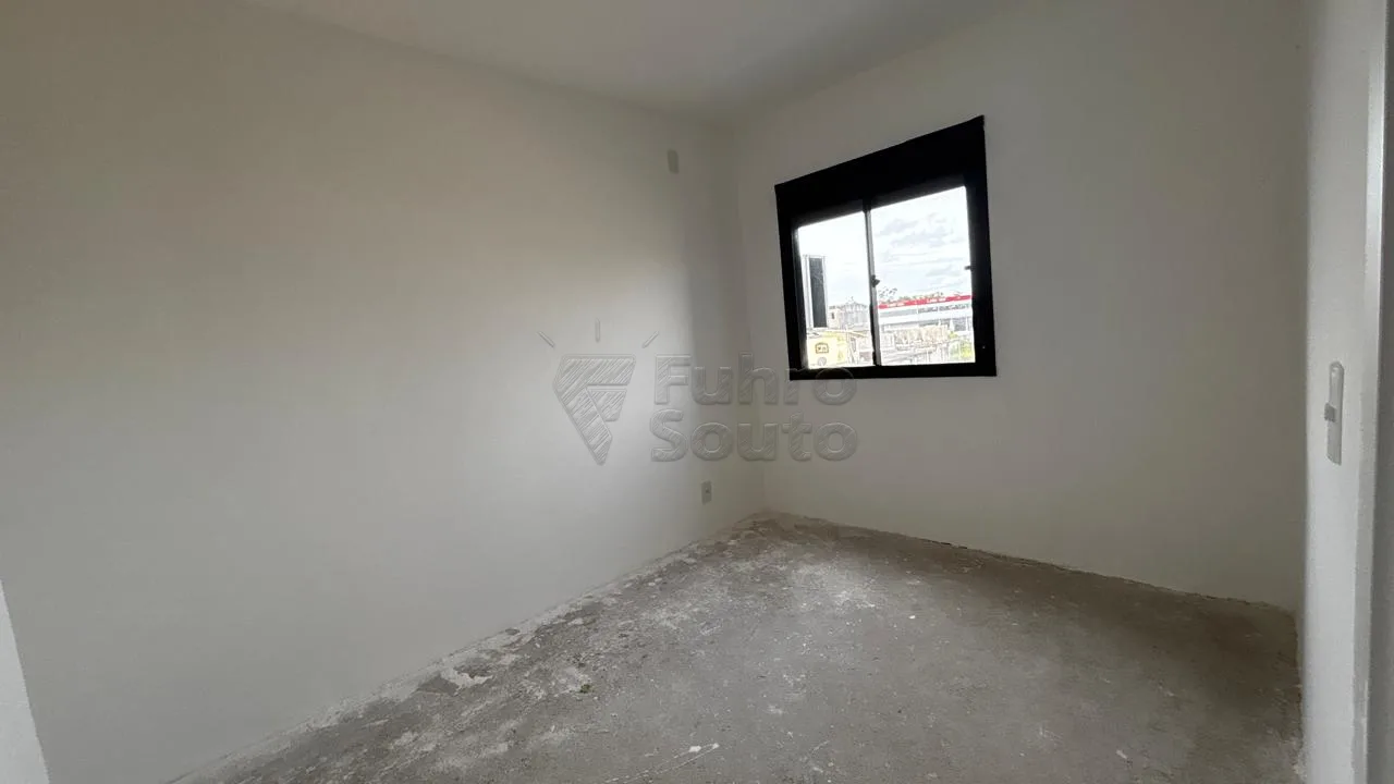 Comprar Apartamento / Padr&atilde;o em Pelotas R$ 299.900,00 - Foto 4