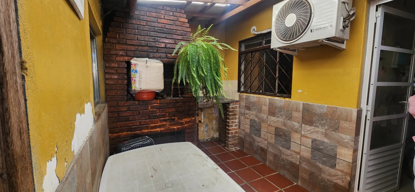 Comprar Casa / Padr&atilde;o em Pelotas R$ 385.000,00 - Foto 8