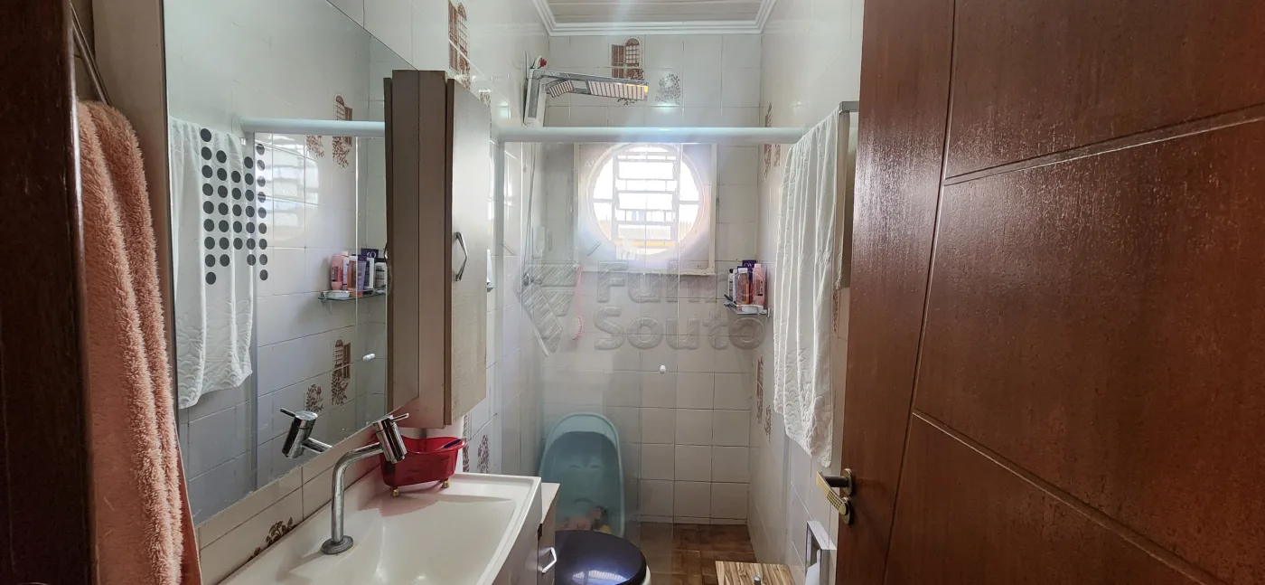 Comprar Casa / Padr&atilde;o em Pelotas R$ 385.000,00 - Foto 7