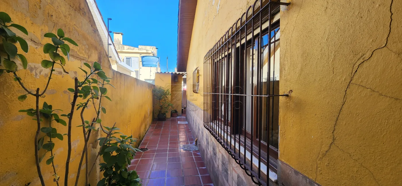 Comprar Casa / Padr&atilde;o em Pelotas R$ 385.000,00 - Foto 9