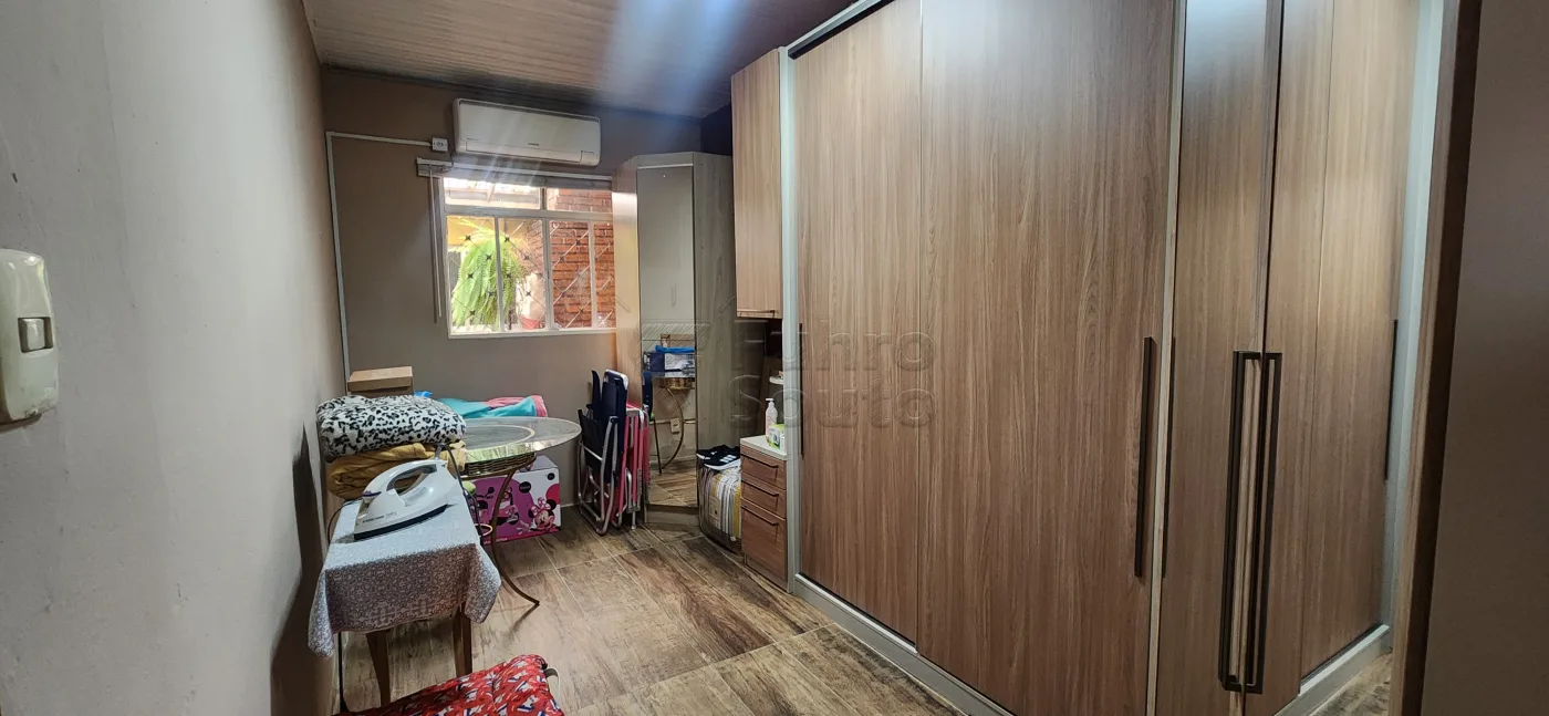 Comprar Casa / Padr&atilde;o em Pelotas R$ 385.000,00 - Foto 5