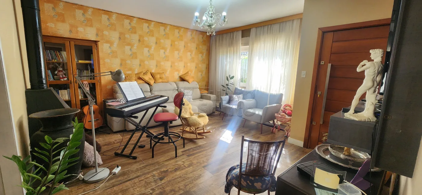 Comprar Casa / Padr&atilde;o em Pelotas R$ 385.000,00 - Foto 2