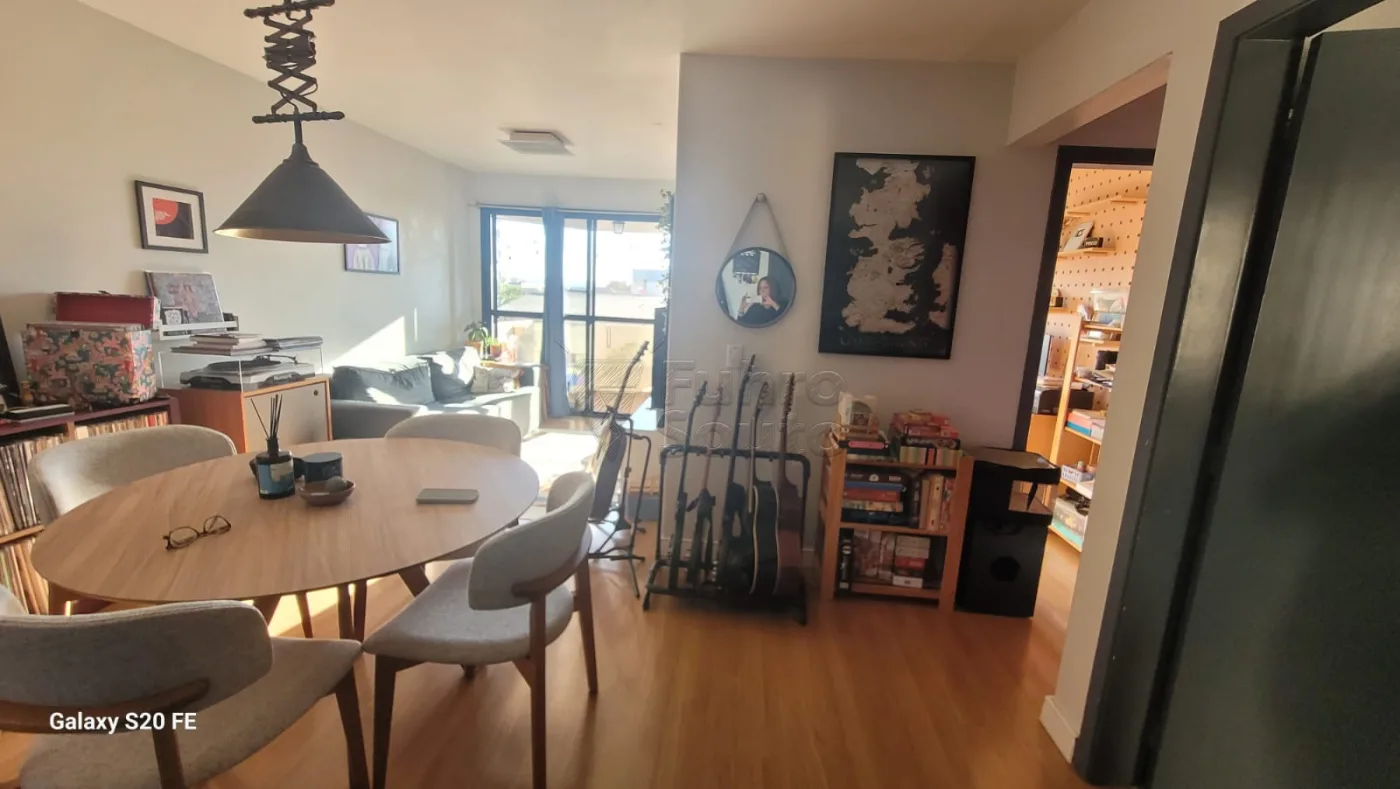 Comprar Apartamento / Padr&atilde;o em Pelotas R$ 320.000,00 - Foto 2