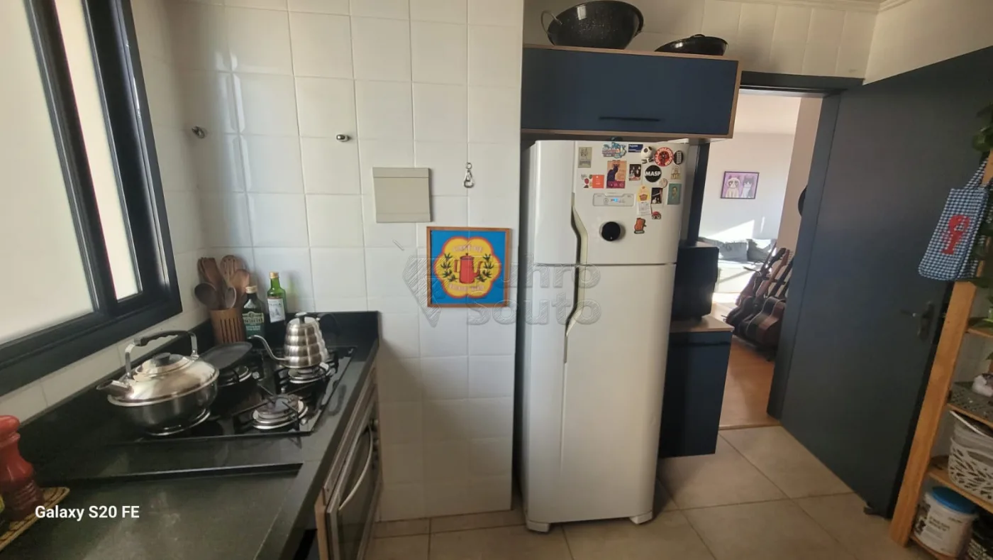 Comprar Apartamento / Padr&atilde;o em Pelotas R$ 320.000,00 - Foto 3