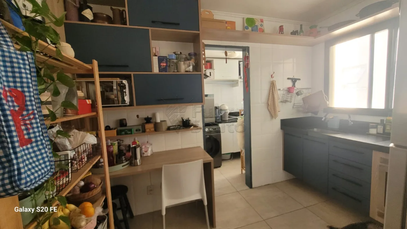 Comprar Apartamento / Padr&atilde;o em Pelotas R$ 320.000,00 - Foto 4