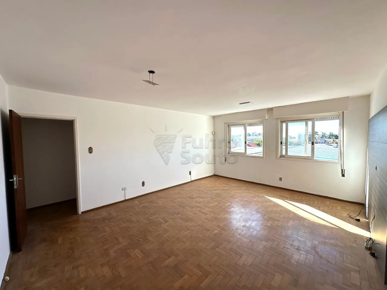 Comprar Apartamento / Padr&atilde;o em Pelotas R$ 350.000,00 - Foto 1