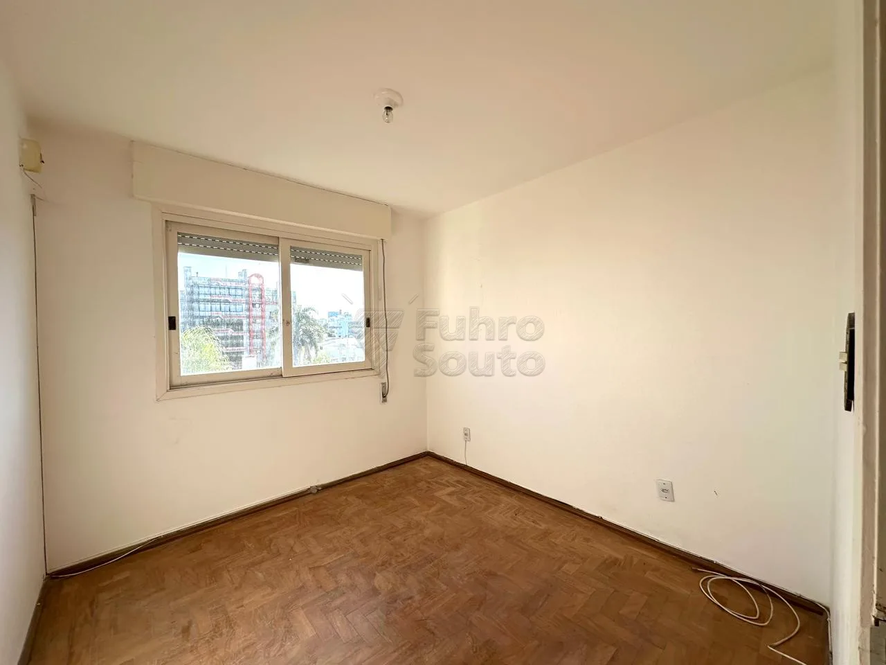 Comprar Apartamento / Padr&atilde;o em Pelotas R$ 350.000,00 - Foto 4