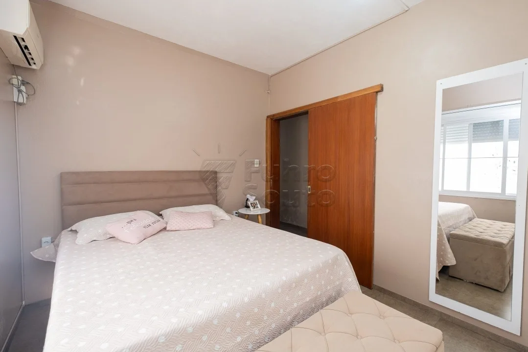 Comprar Casa / Padr&atilde;o em Pelotas R$ 425.000,00 - Foto 13