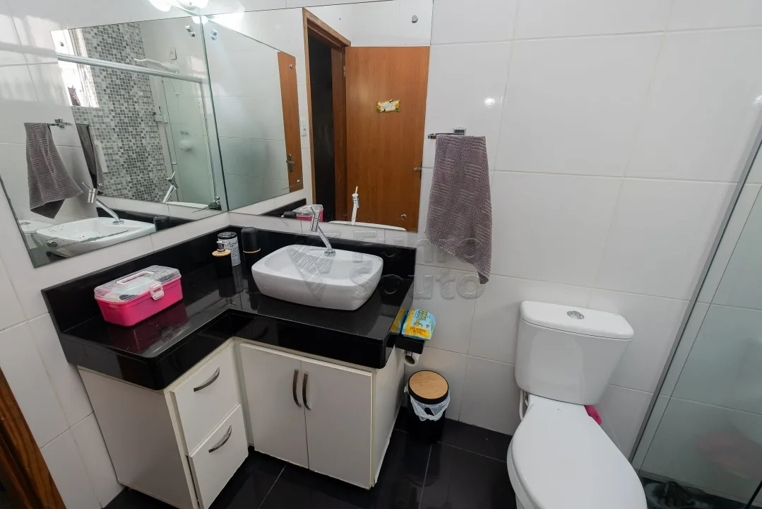 Comprar Casa / Padr&atilde;o em Pelotas R$ 425.000,00 - Foto 21