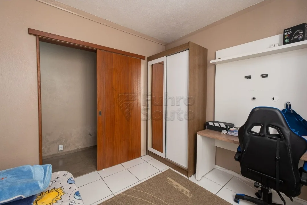 Comprar Casa / Padr&atilde;o em Pelotas R$ 425.000,00 - Foto 11