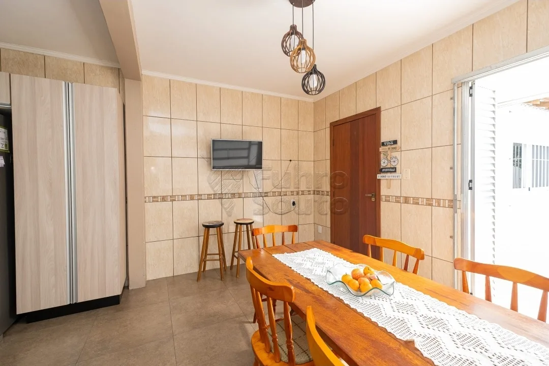 Comprar Casa / Padr&atilde;o em Pelotas R$ 425.000,00 - Foto 10