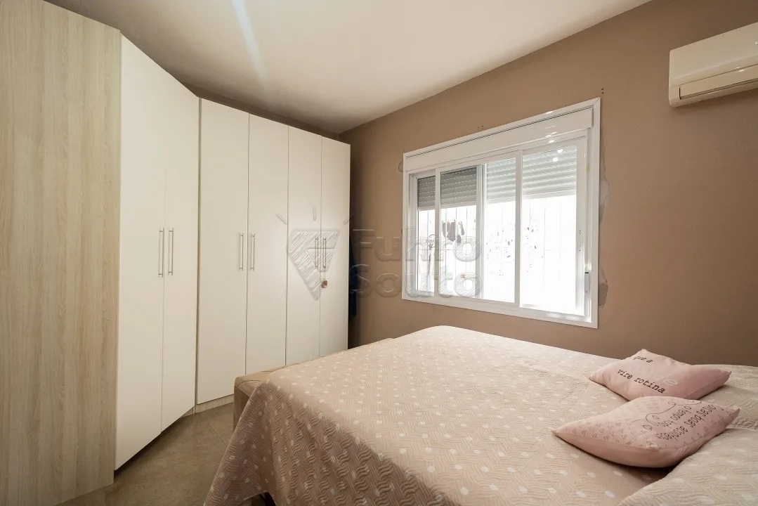 Comprar Casa / Padr&atilde;o em Pelotas R$ 425.000,00 - Foto 14