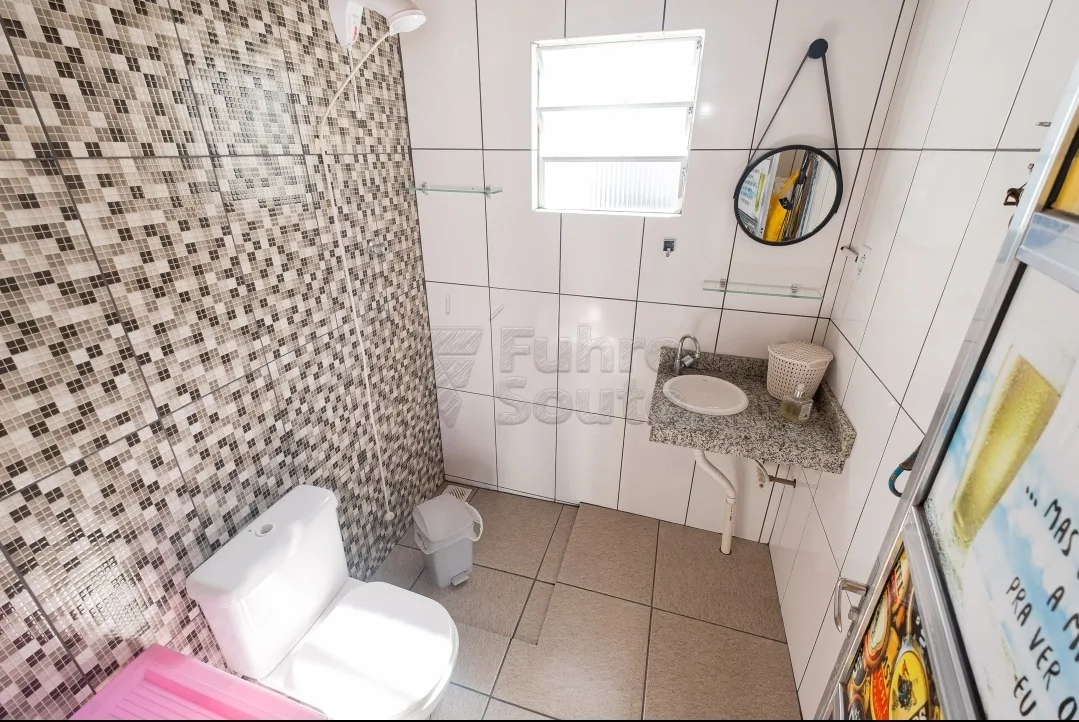 Comprar Casa / Padr&atilde;o em Pelotas R$ 425.000,00 - Foto 27