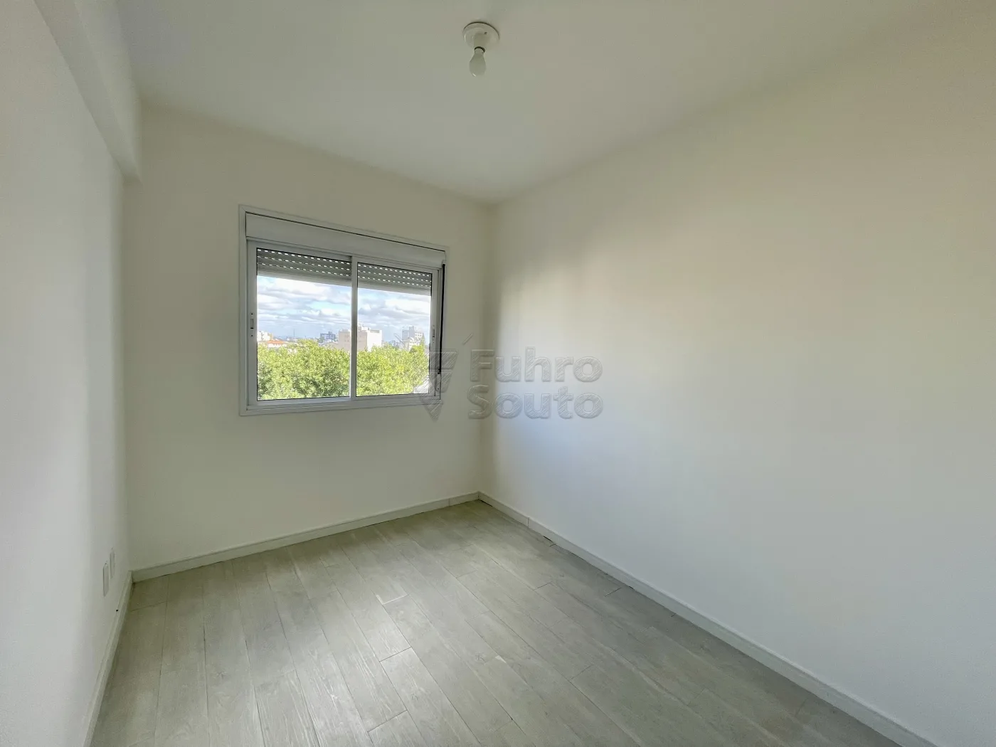 Comprar Apartamento / Padr&atilde;o em Pelotas R$ 475.000,00 - Foto 7