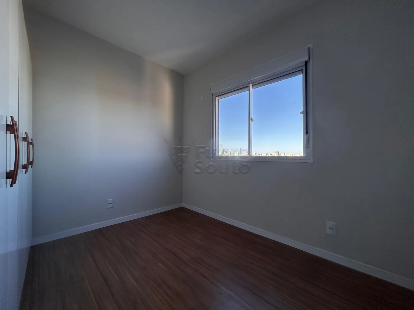 Comprar Apartamento / Padr&atilde;o em Pelotas R$ 175.000,00 - Foto 5