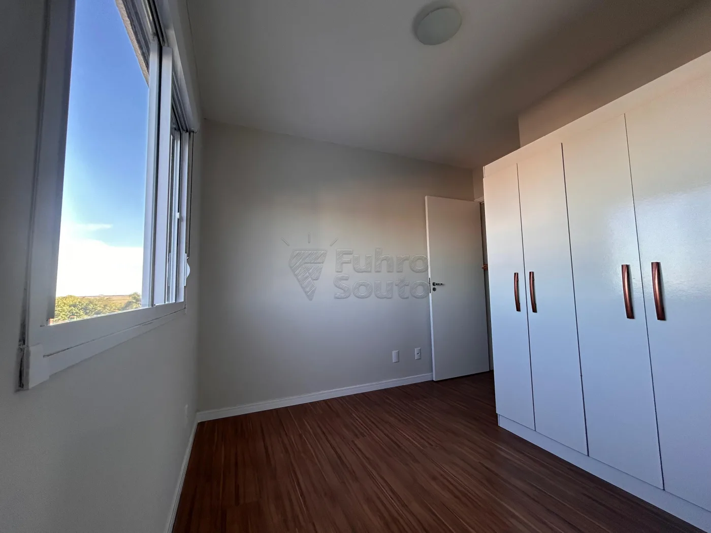 Comprar Apartamento / Padr&atilde;o em Pelotas R$ 175.000,00 - Foto 11