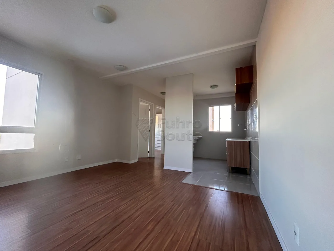 Comprar Apartamento / Padr&atilde;o em Pelotas R$ 175.000,00 - Foto 2