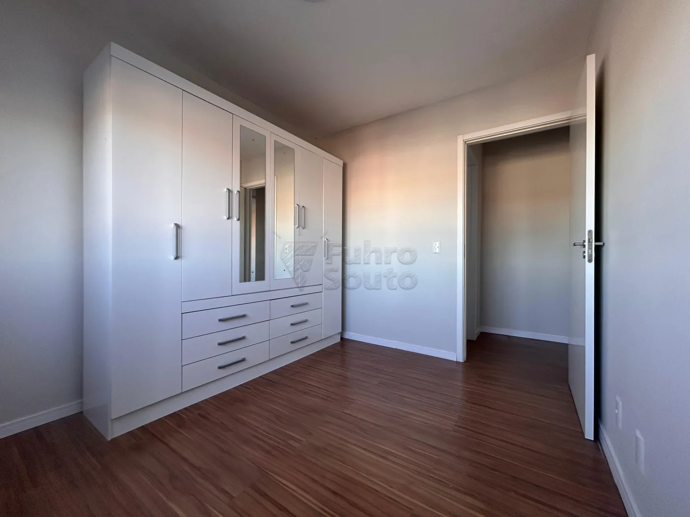 Comprar Apartamento / Padr&atilde;o em Pelotas R$ 175.000,00 - Foto 7