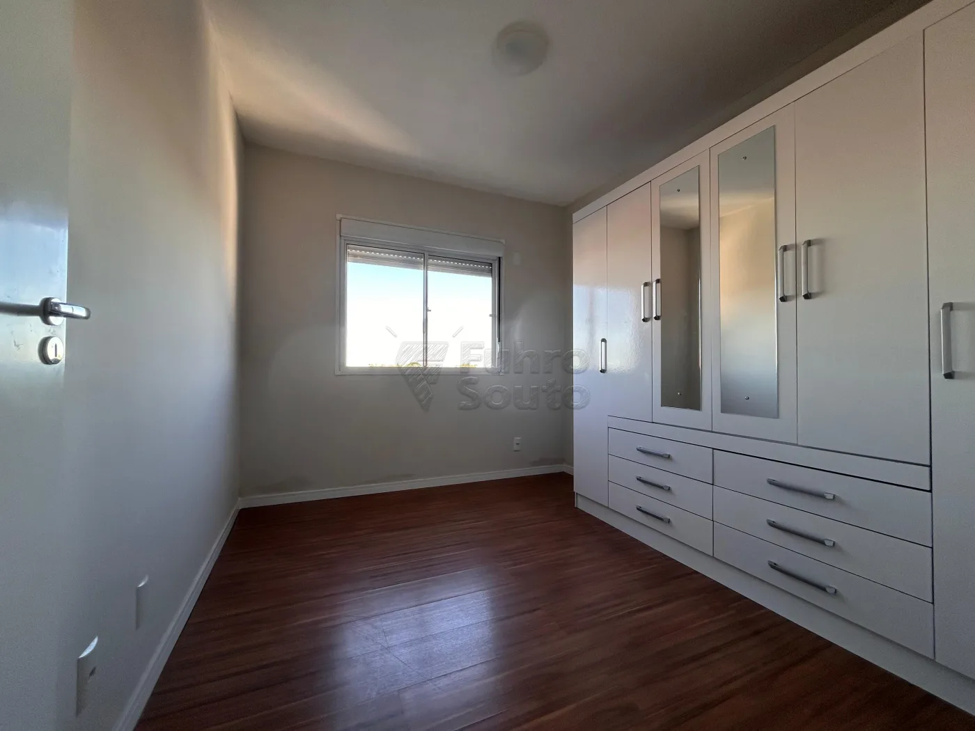 Comprar Apartamento / Padr&atilde;o em Pelotas R$ 175.000,00 - Foto 8