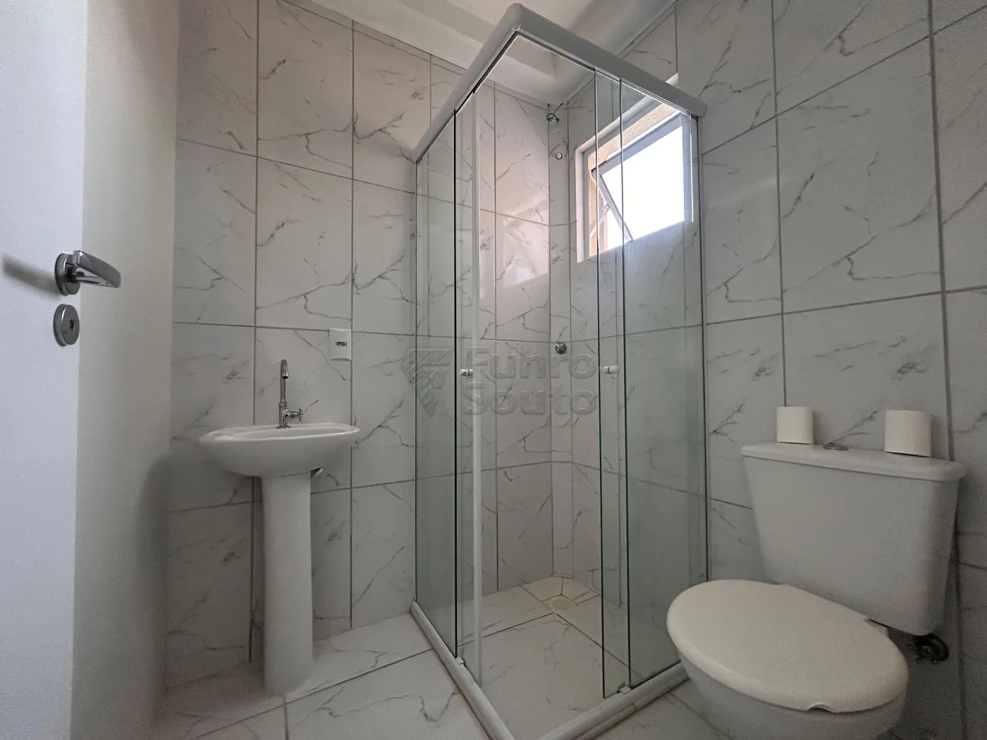 Comprar Apartamento / Padr&atilde;o em Pelotas R$ 175.000,00 - Foto 12