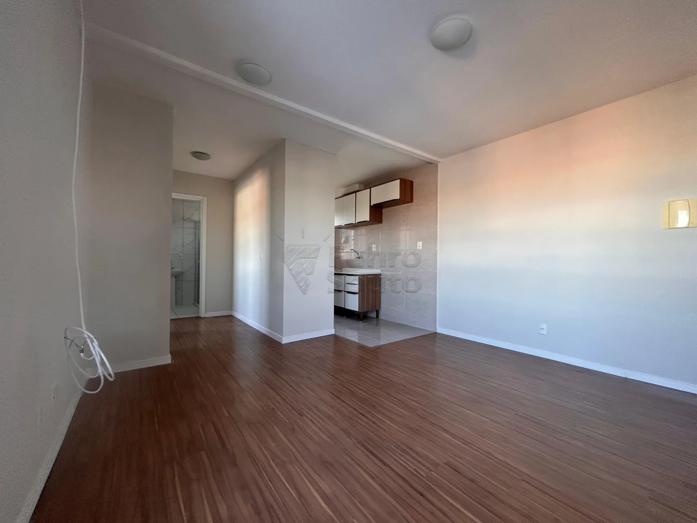 Comprar Apartamento / Padr&atilde;o em Pelotas R$ 175.000,00 - Foto 3