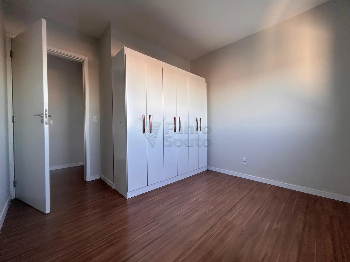 Comprar Apartamento / Padr&atilde;o em Pelotas R$ 175.000,00 - Foto 10