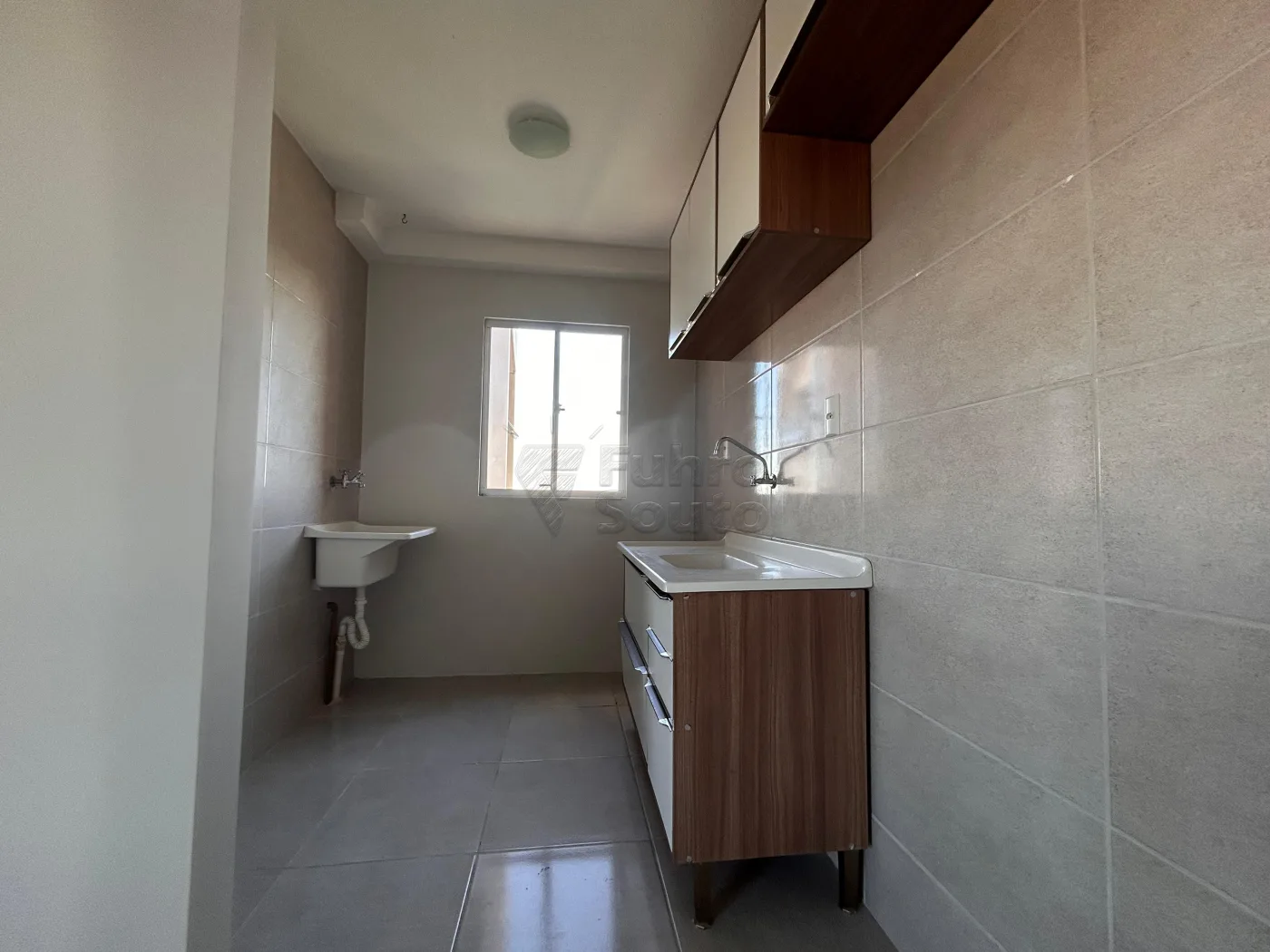 Comprar Apartamento / Padr&atilde;o em Pelotas R$ 175.000,00 - Foto 4