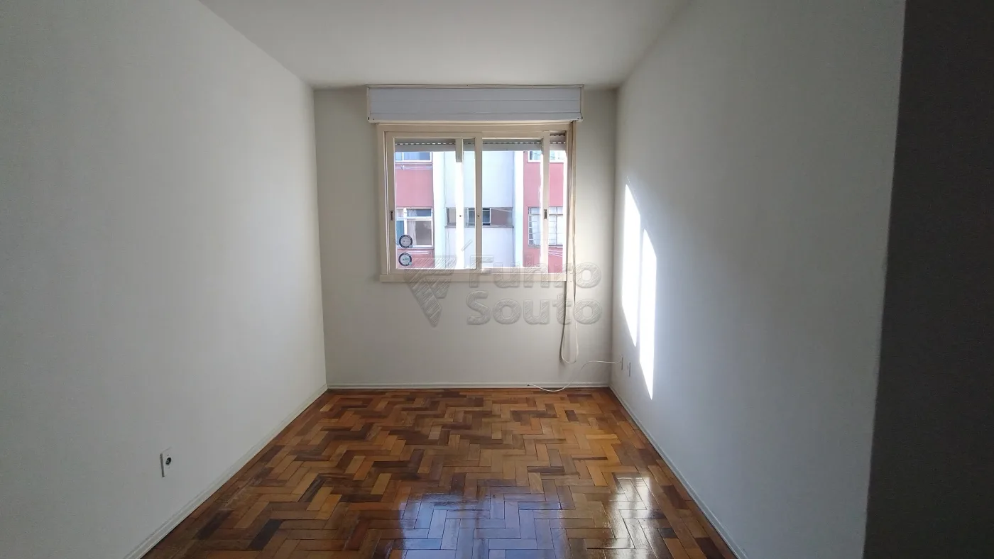 Comprar Apartamento / Padr&atilde;o em Pelotas R$ 175.000,00 - Foto 1