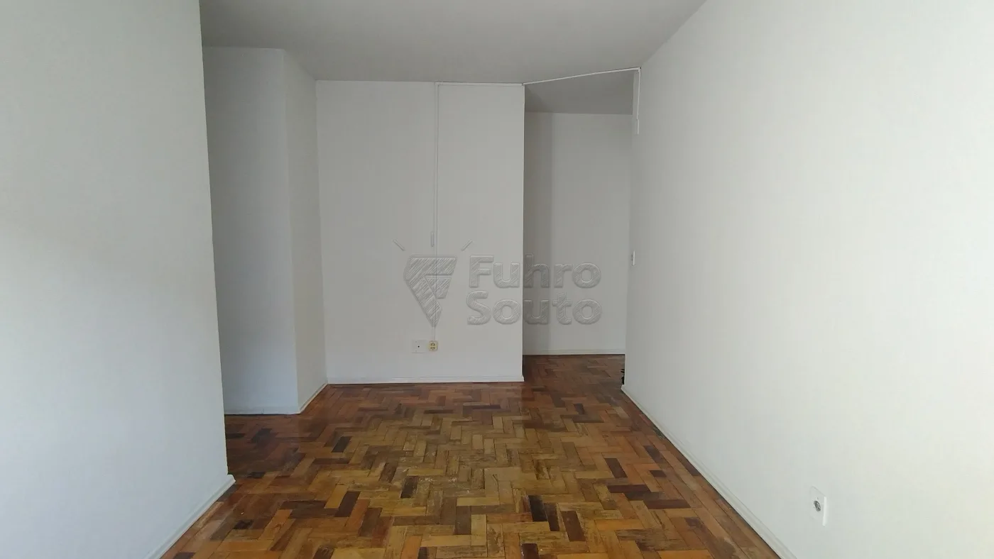 Comprar Apartamento / Padr&atilde;o em Pelotas R$ 175.000,00 - Foto 2
