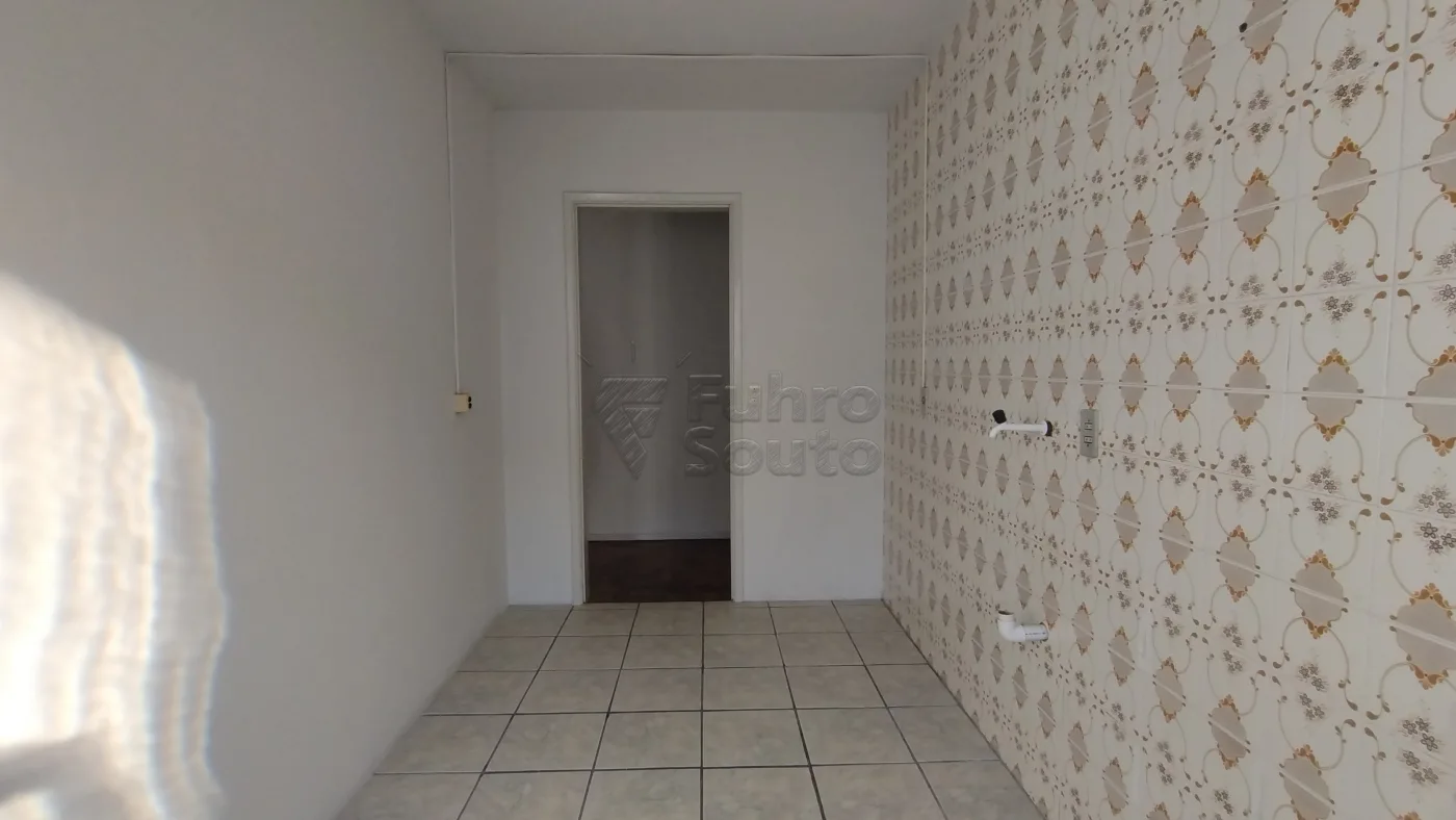 Comprar Apartamento / Padr&atilde;o em Pelotas R$ 175.000,00 - Foto 4