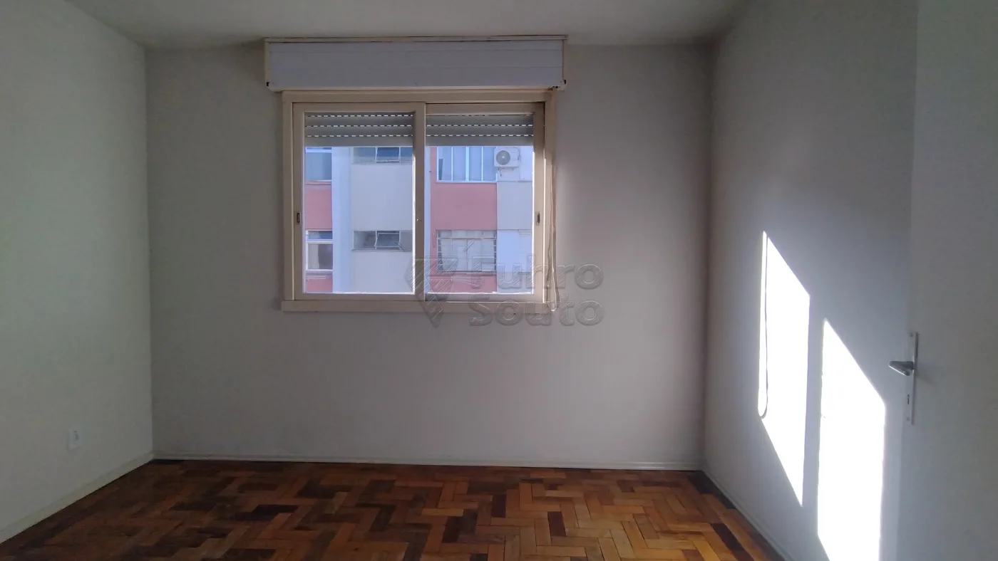 Comprar Apartamento / Padr&atilde;o em Pelotas R$ 175.000,00 - Foto 5
