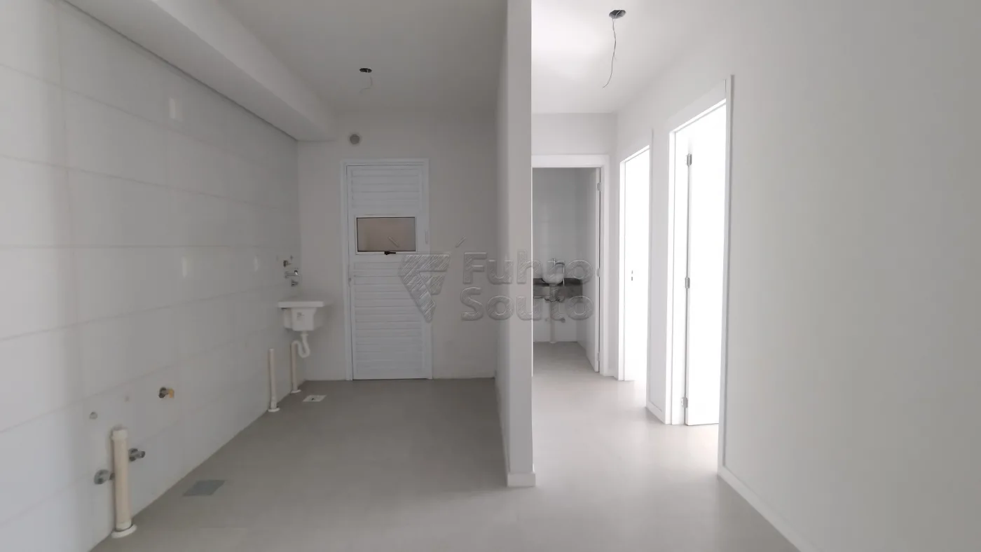 Comprar Apartamento / Padr&atilde;o em Pelotas R$ 210.000,00 - Foto 3