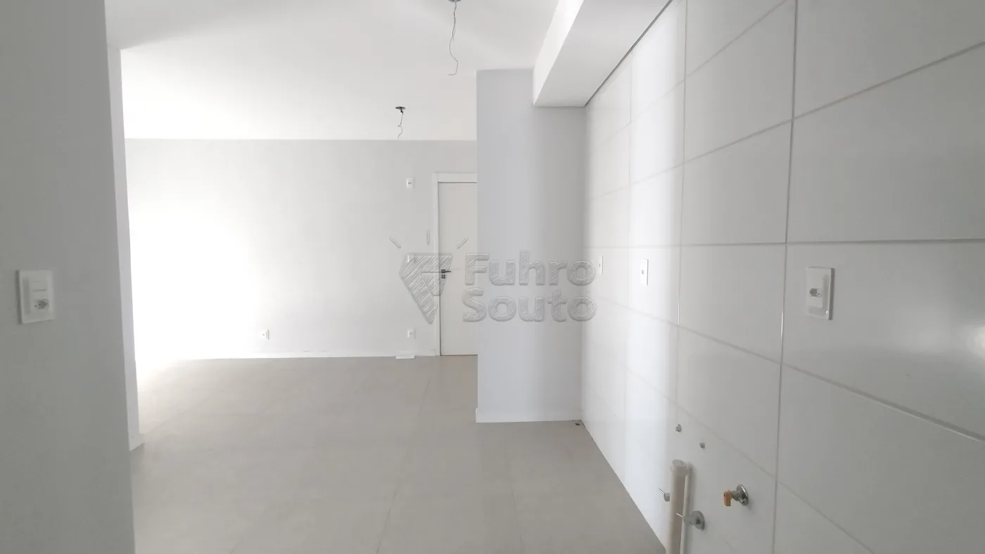 Comprar Apartamento / Padr&atilde;o em Pelotas R$ 210.000,00 - Foto 4