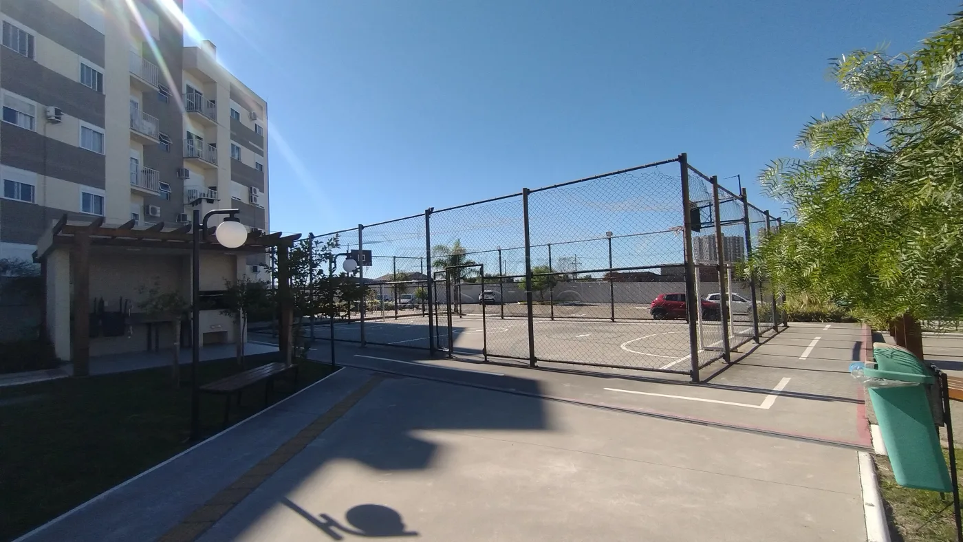 Comprar Apartamento / Padr&atilde;o em Pelotas R$ 210.000,00 - Foto 17