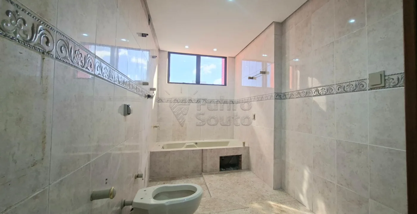 Comprar Apartamento / Padr&atilde;o em Pelotas R$ 870.000,00 - Foto 12