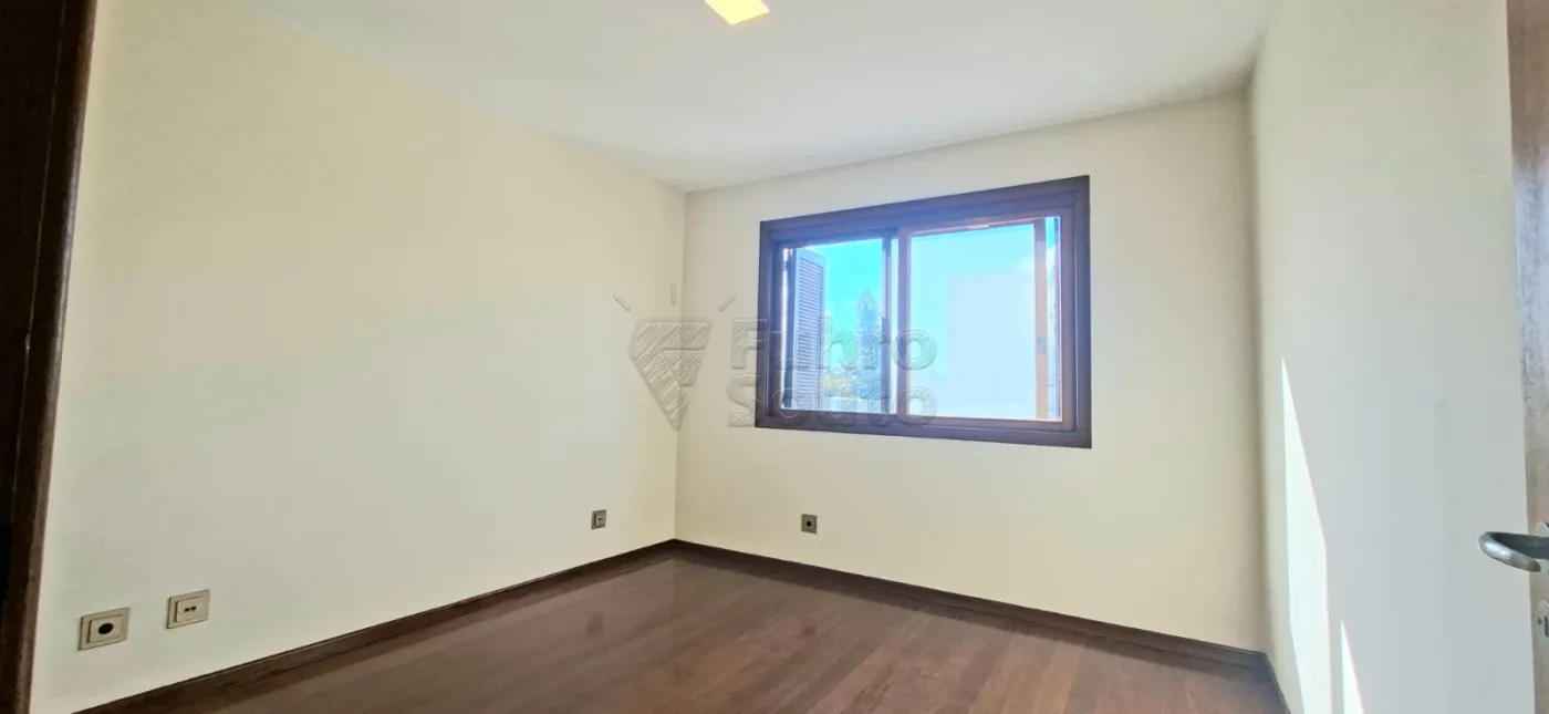 Comprar Apartamento / Padr&atilde;o em Pelotas R$ 870.000,00 - Foto 11