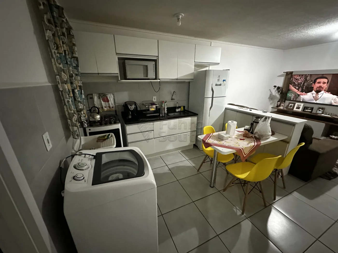 Comprar Apartamento / Padr&atilde;o em Pelotas R$ 149.900,00 - Foto 2
