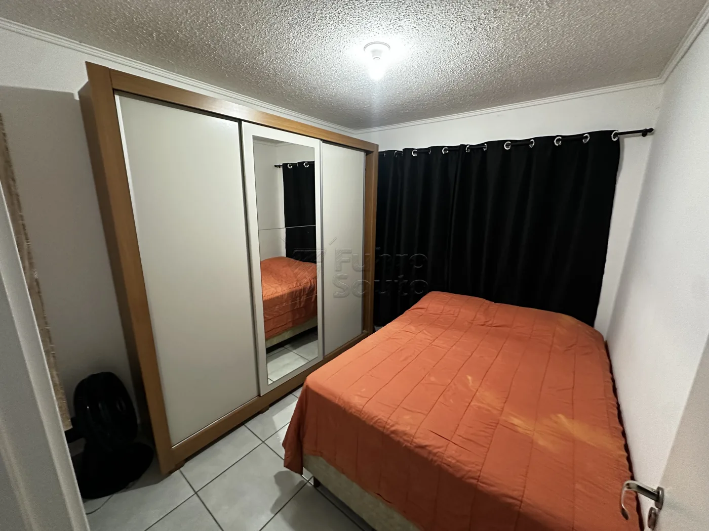 Comprar Apartamento / Padr&atilde;o em Pelotas R$ 149.900,00 - Foto 3