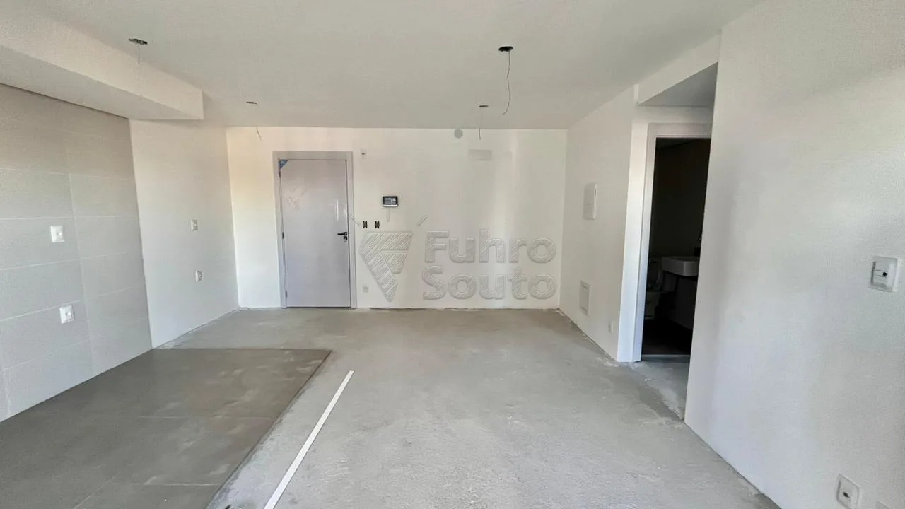 Comprar Apartamento / Padr&atilde;o em Pelotas R$ 340.000,00 - Foto 2