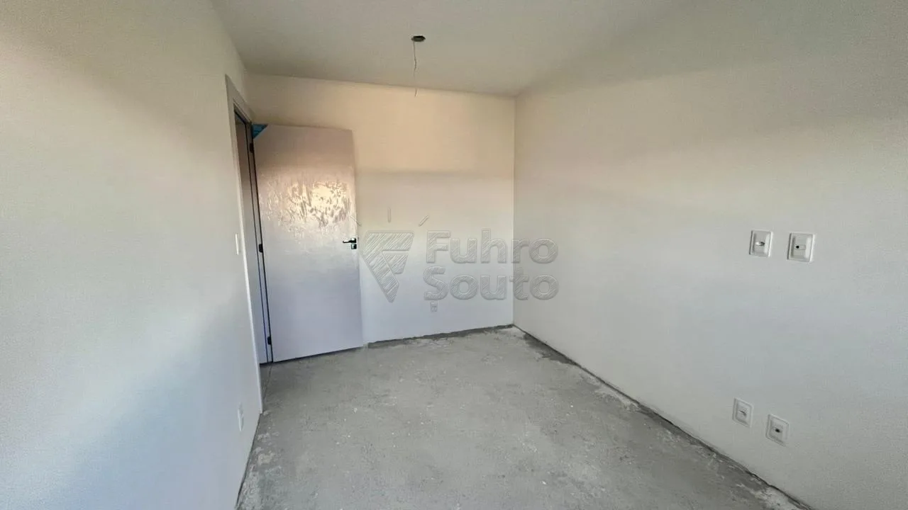 Comprar Apartamento / Padr&atilde;o em Pelotas R$ 340.000,00 - Foto 5