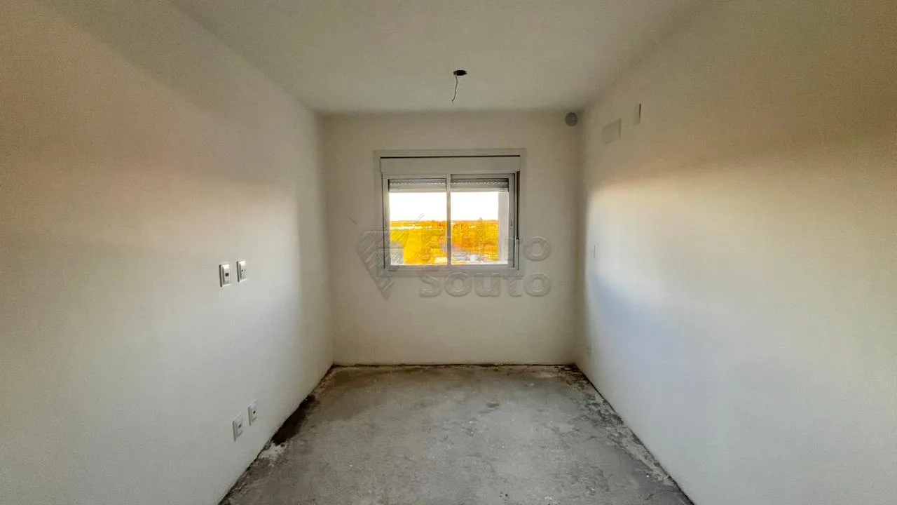 Comprar Apartamento / Padr&atilde;o em Pelotas R$ 340.000,00 - Foto 4