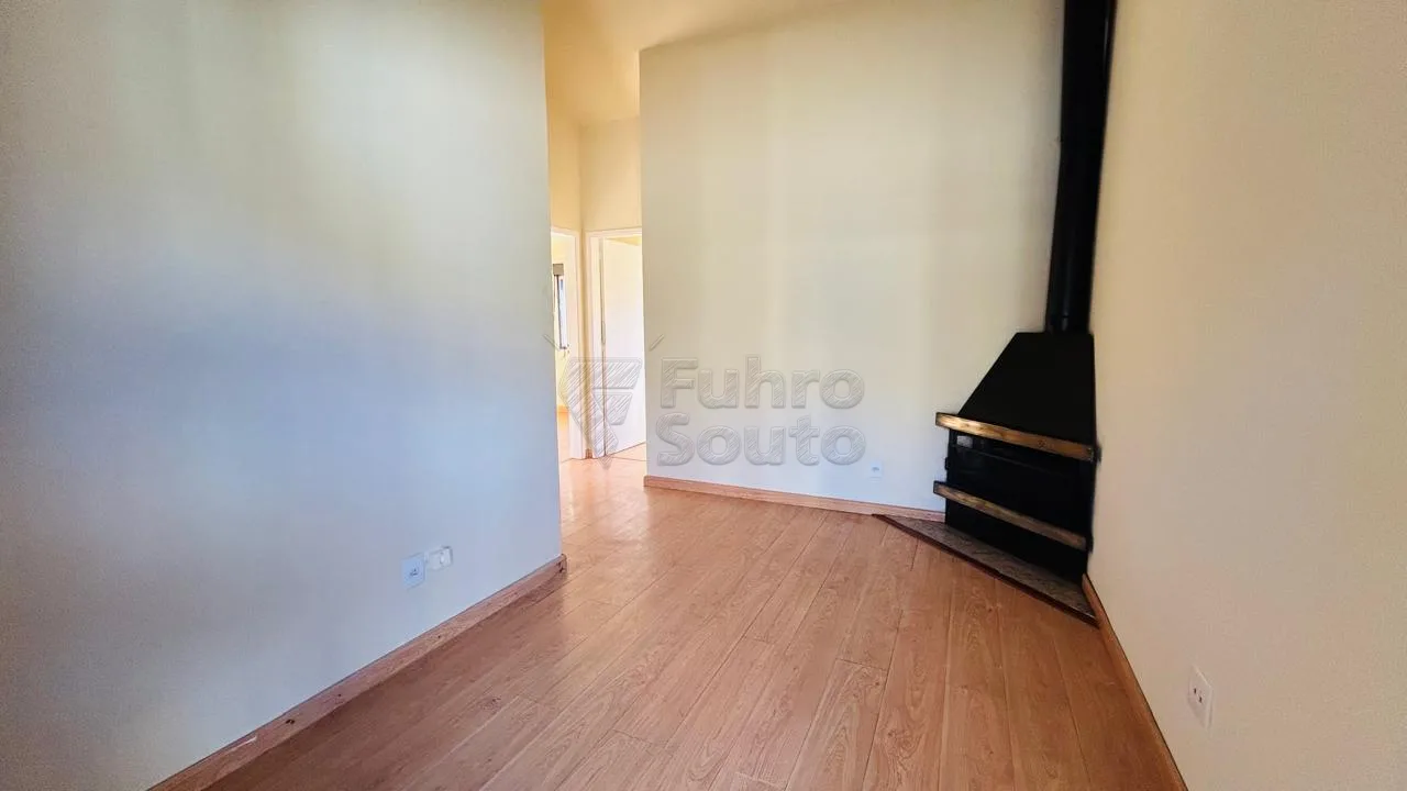 Comprar Apartamento / Padr&atilde;o em Pelotas R$ 190.000,00 - Foto 2