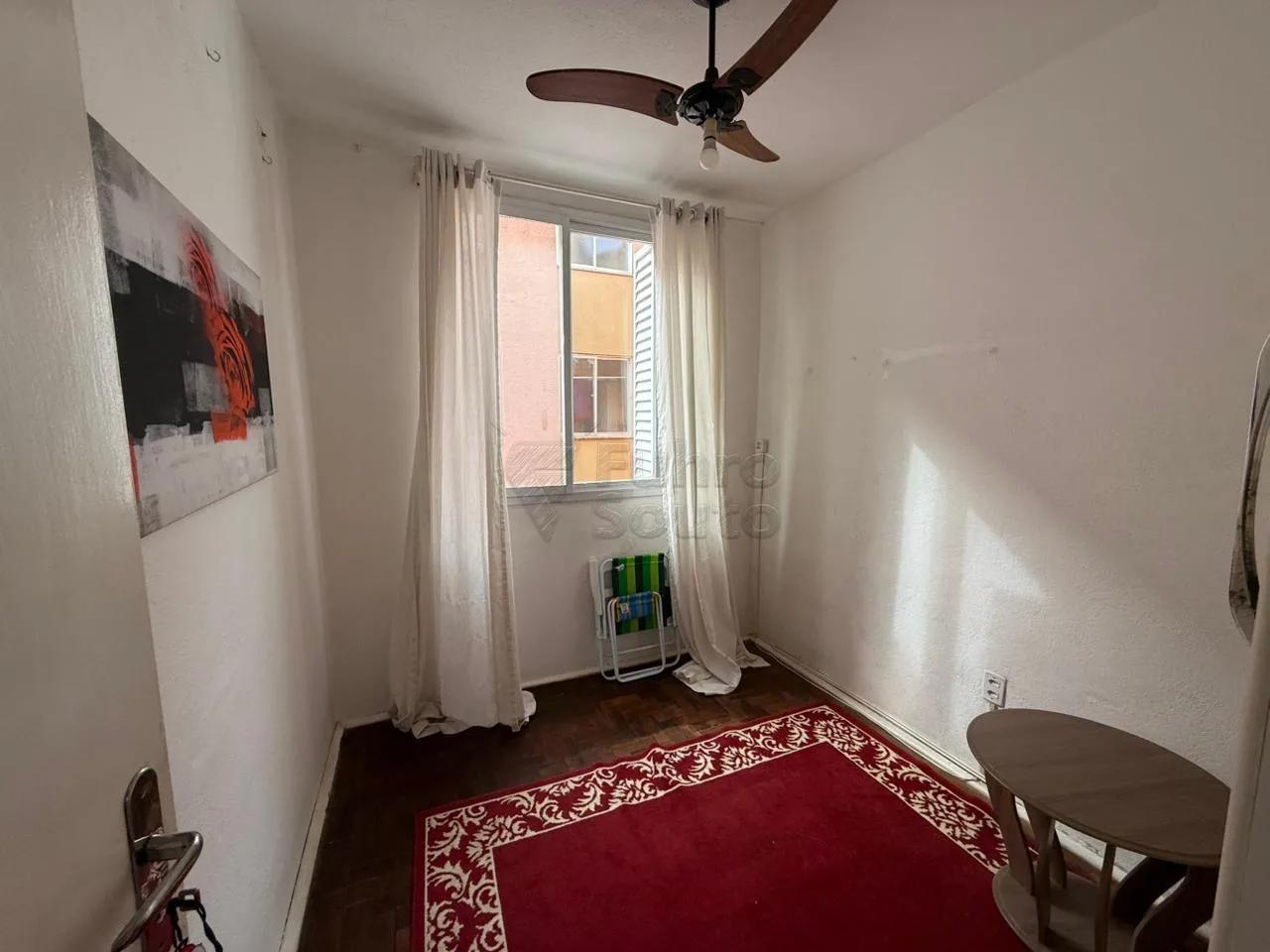 Comprar Apartamento / Padr&atilde;o em Pelotas R$ 193.000,00 - Foto 4
